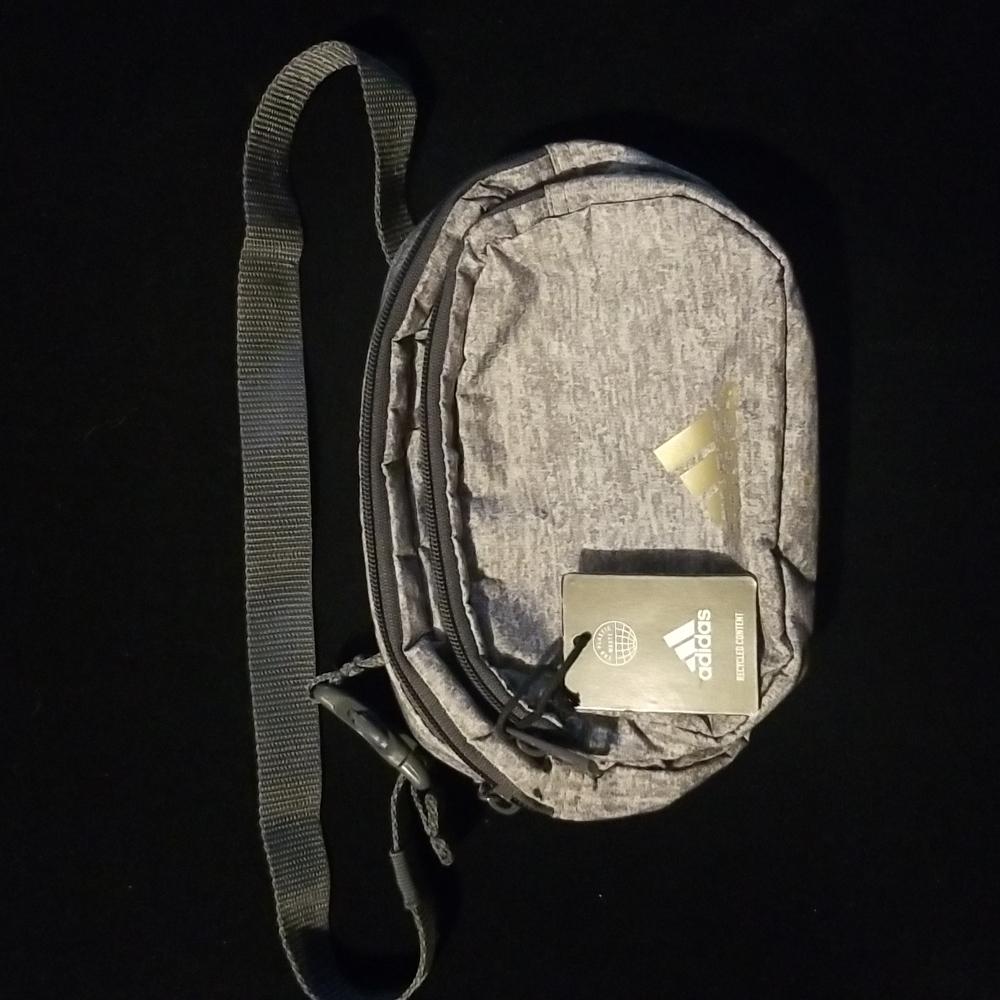 NWT. GRAY Fanny pack